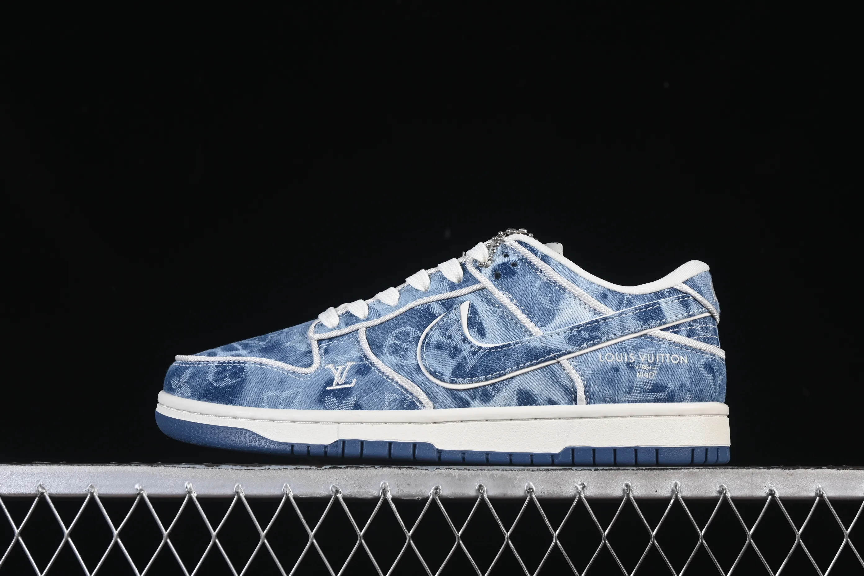 All categories Nk SB Dunk Series Nk SB Dunk Low High-end customized low-top sneakers Nike SB Dunk Low LV joint light blue denim Anniversary high-end customized low-top casual sneakers SC0601-468